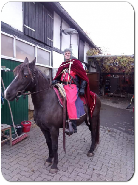 Ritter Bruni von der Dreis auf seinem Pferd